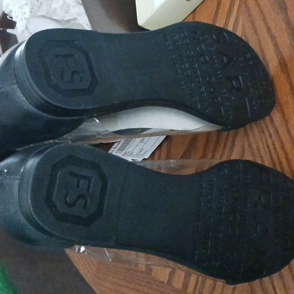 Woman's  Franco Sarto size 7 black sandles - Picture 5 of 8